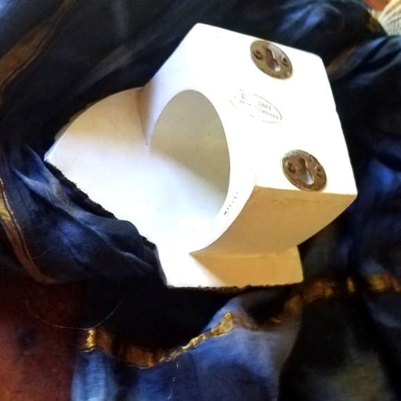 Set of 3 Scalloped Nautilus Towel Or Fabric Holders. - Picture 3 of 7